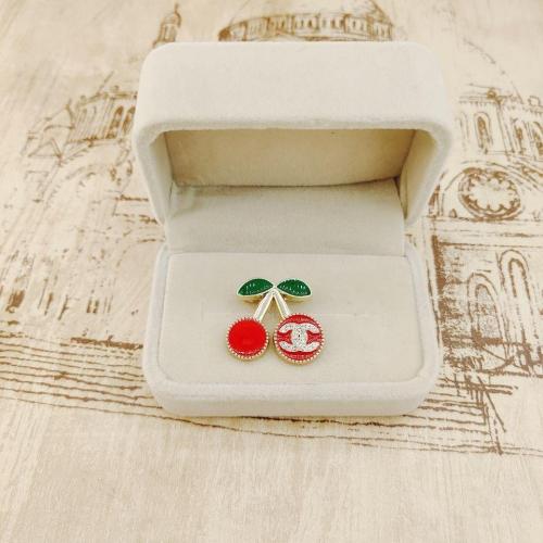 New Cute Yintao Brooch Autumn And Winter Coat Hat Suit Suit Skirt Bag Decoration Pin