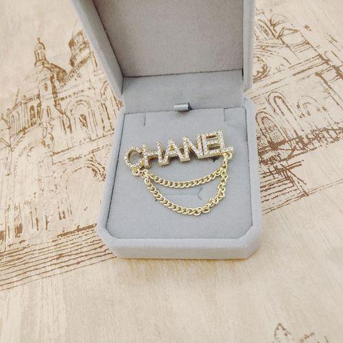 New Letter Chain Pin Brooch Autumn And Winter Coat Hat Suit Suit Skirt Bag Decoration Pin High