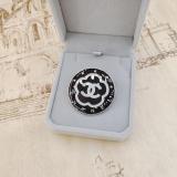 New Letter Brooch Luxury Drip Pin Buckle Autumn And Winter Coat Hat Suit Suit Skirt Bag