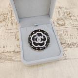 New Letter Brooch Luxury Drip Pin Buckle Autumn And Winter Coat Hat Suit Suit Skirt Bag