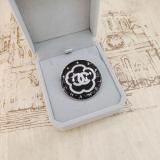 New Letter Brooch Luxury Drip Pin Buckle Autumn And Winter Coat Hat Suit Suit Skirt Bag