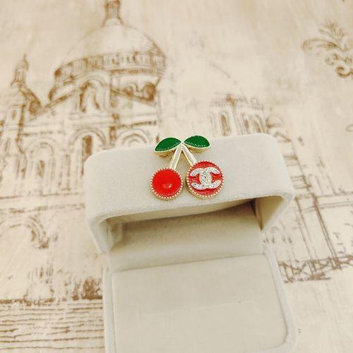 New Cute Yintao Brooch Autumn And Winter Coat Hat Suit Suit Skirt Bag Decoration Pin