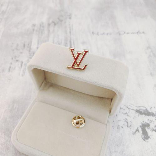 New Letter Brooch Luxury Cufflinks Autumn And Winter Coat Hat Suit Suit Skirt Bag