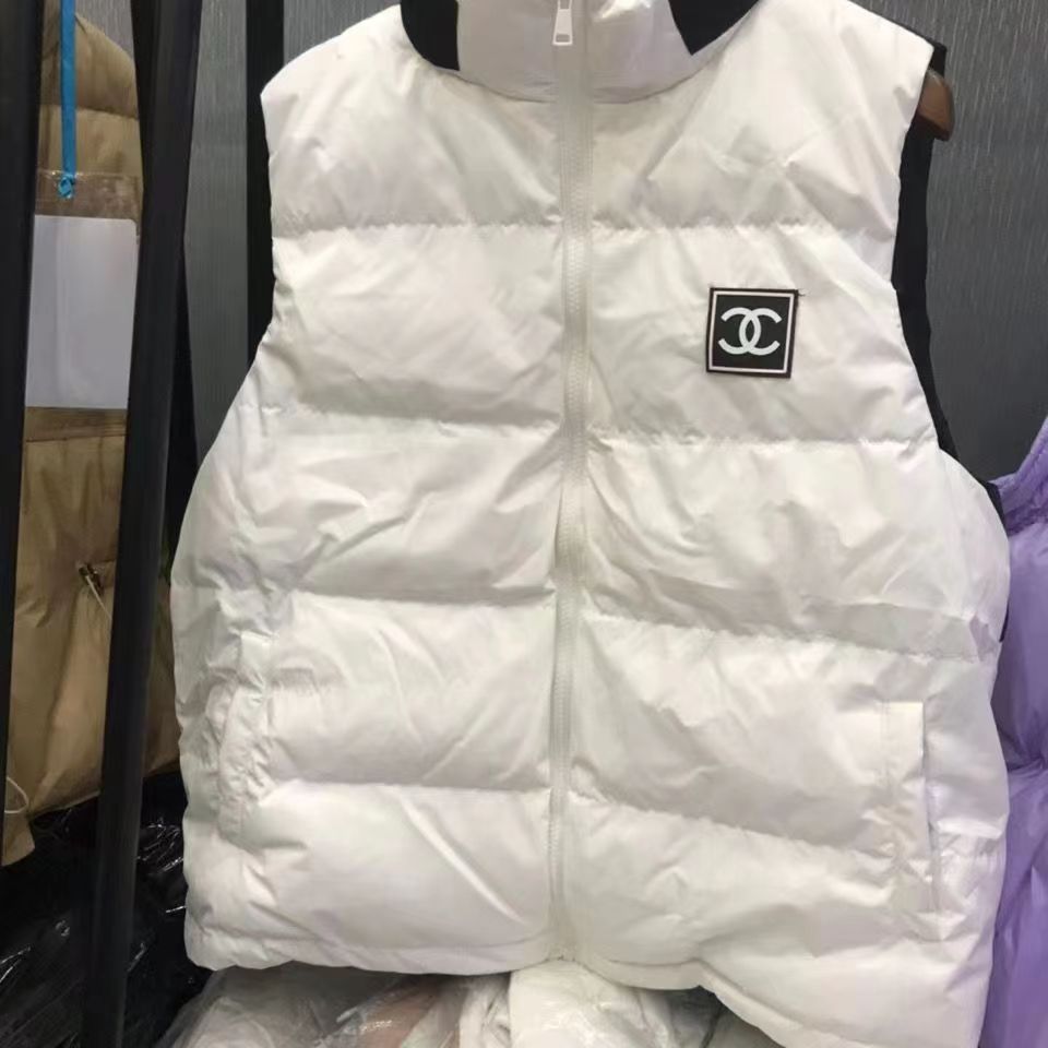 Hot style down jacket, color matching loose vest, fashion leisure light back letter wet coat
