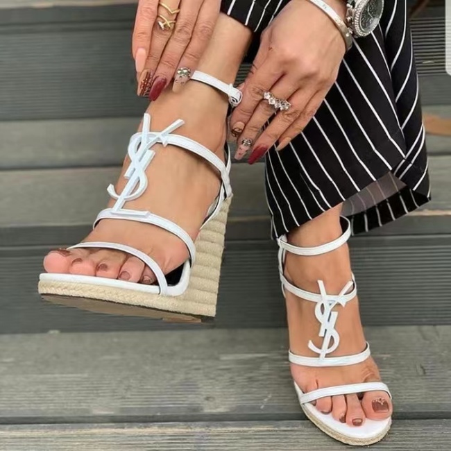 Ladies fashion shoes