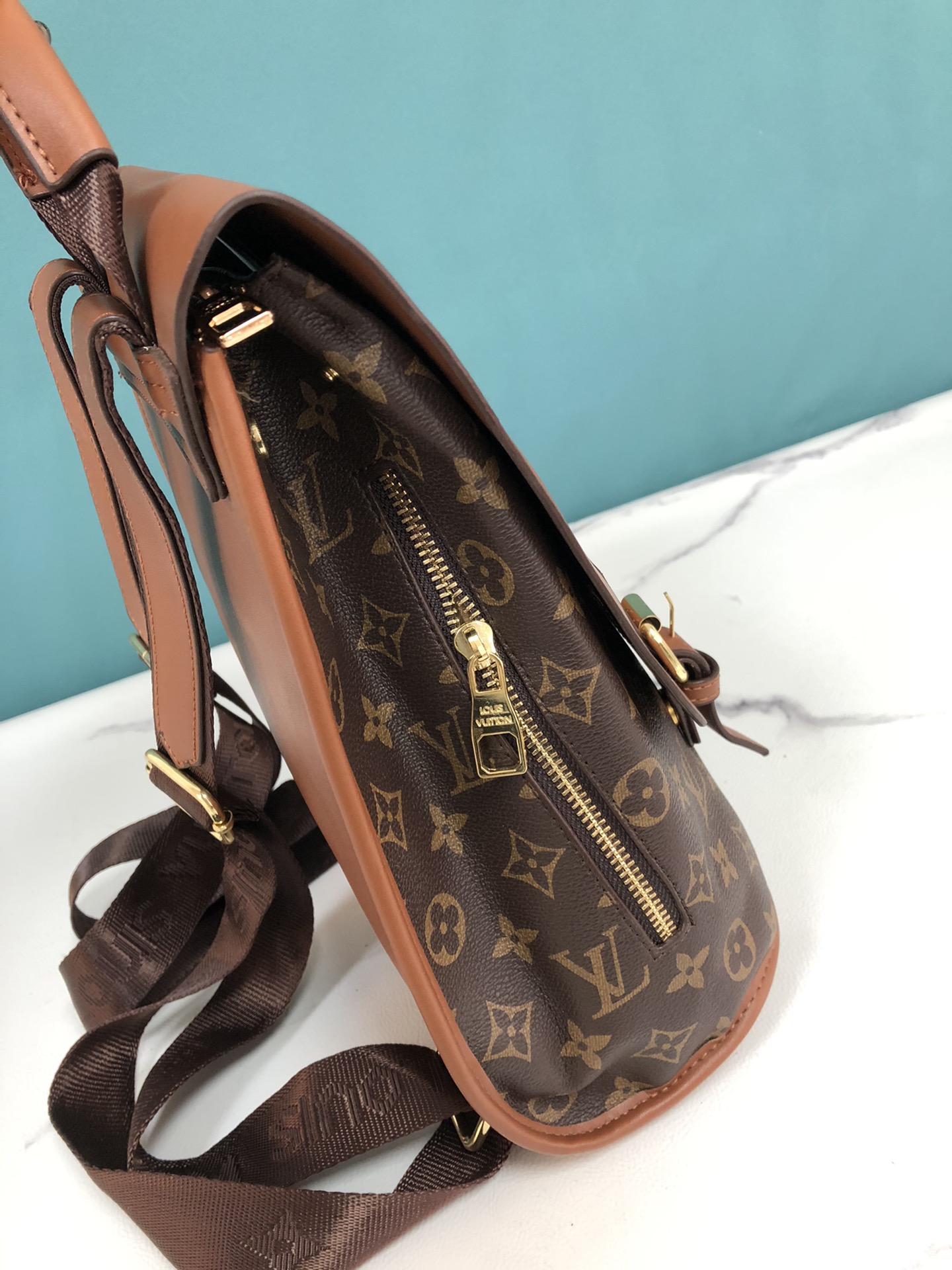 The new fashion metal buckle backpack