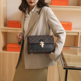 The new fashion metal buckles ms backpack