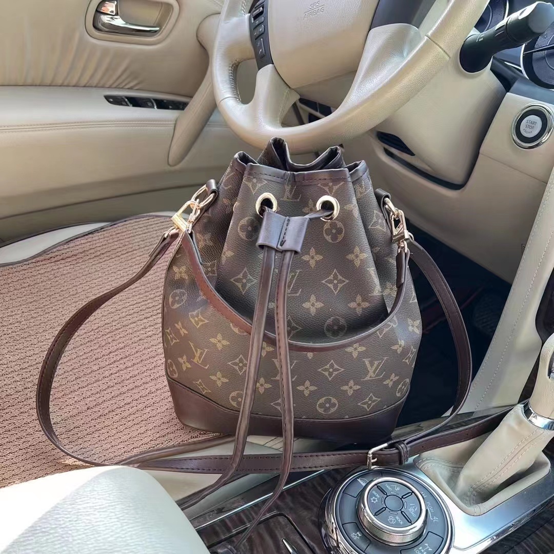Ladies' handbags, convergent package