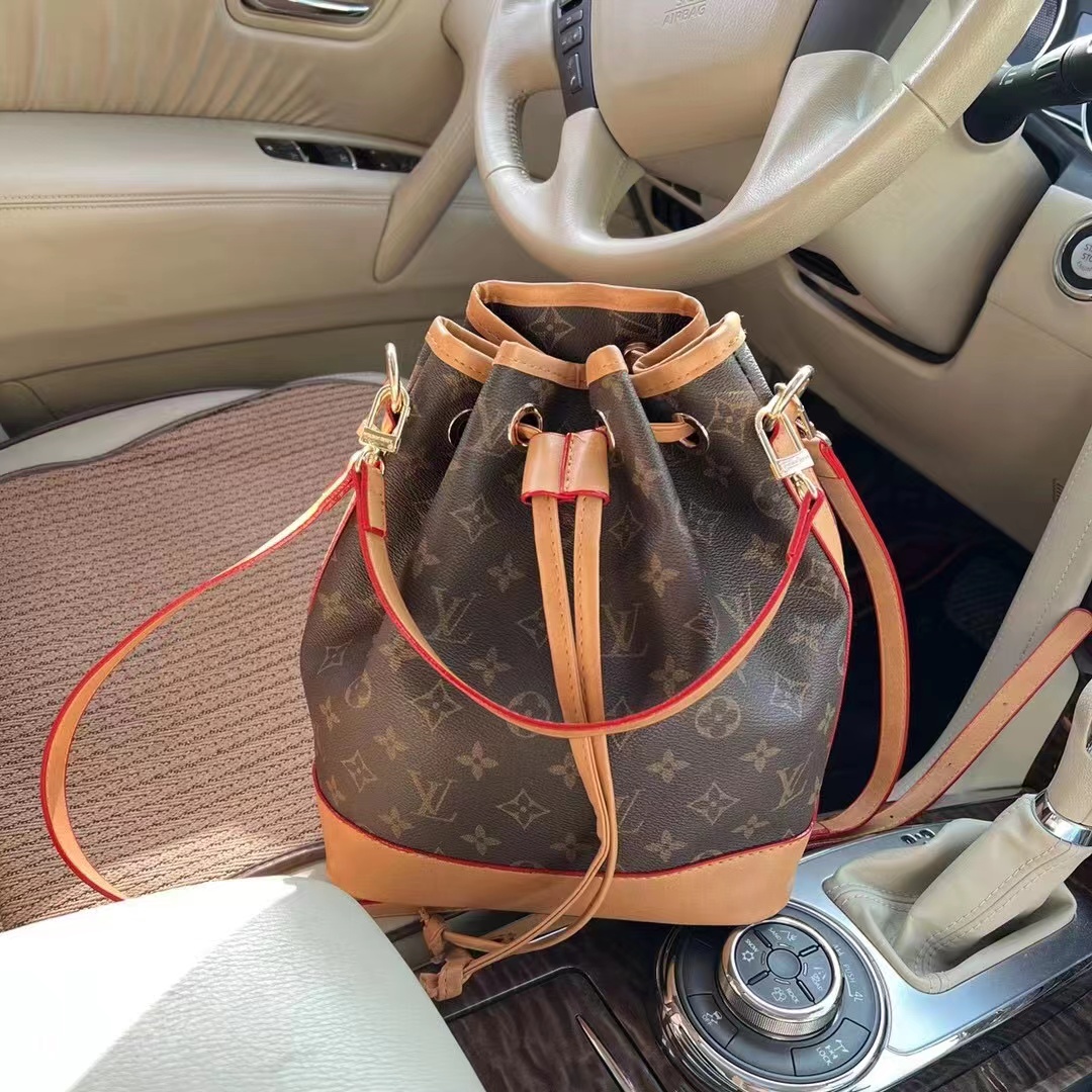 Ladies' handbags, convergent package