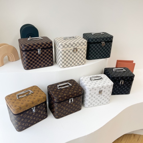 Fashion toiletry bags cosmetic bag seal