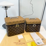 Fashion toiletry bags cosmetic bag seal