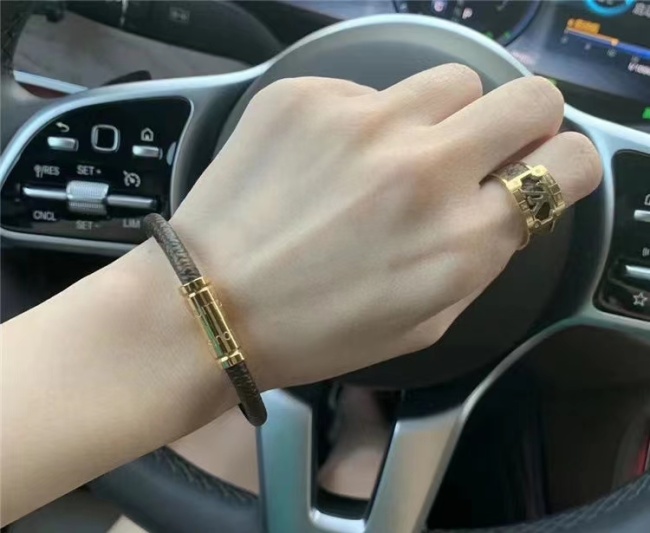 New Classic Aging Leather Bracelet Women's Fashion Luxury Leather Patch Jewelry Men's And