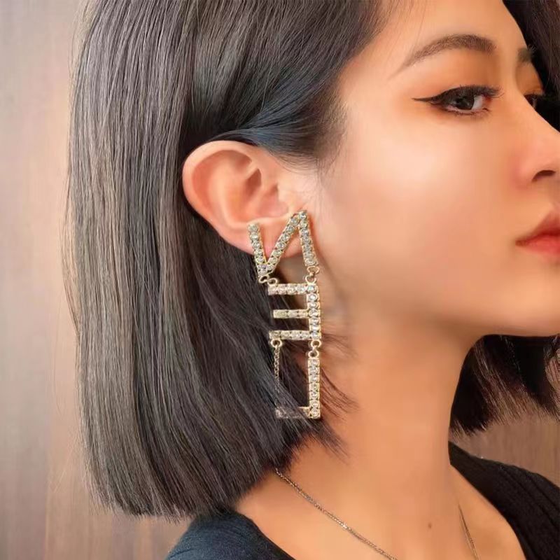 New Designer Full Rhinestone Letter Tassel Earrings For Women Fashion Stud Earring Jewelry Gifts