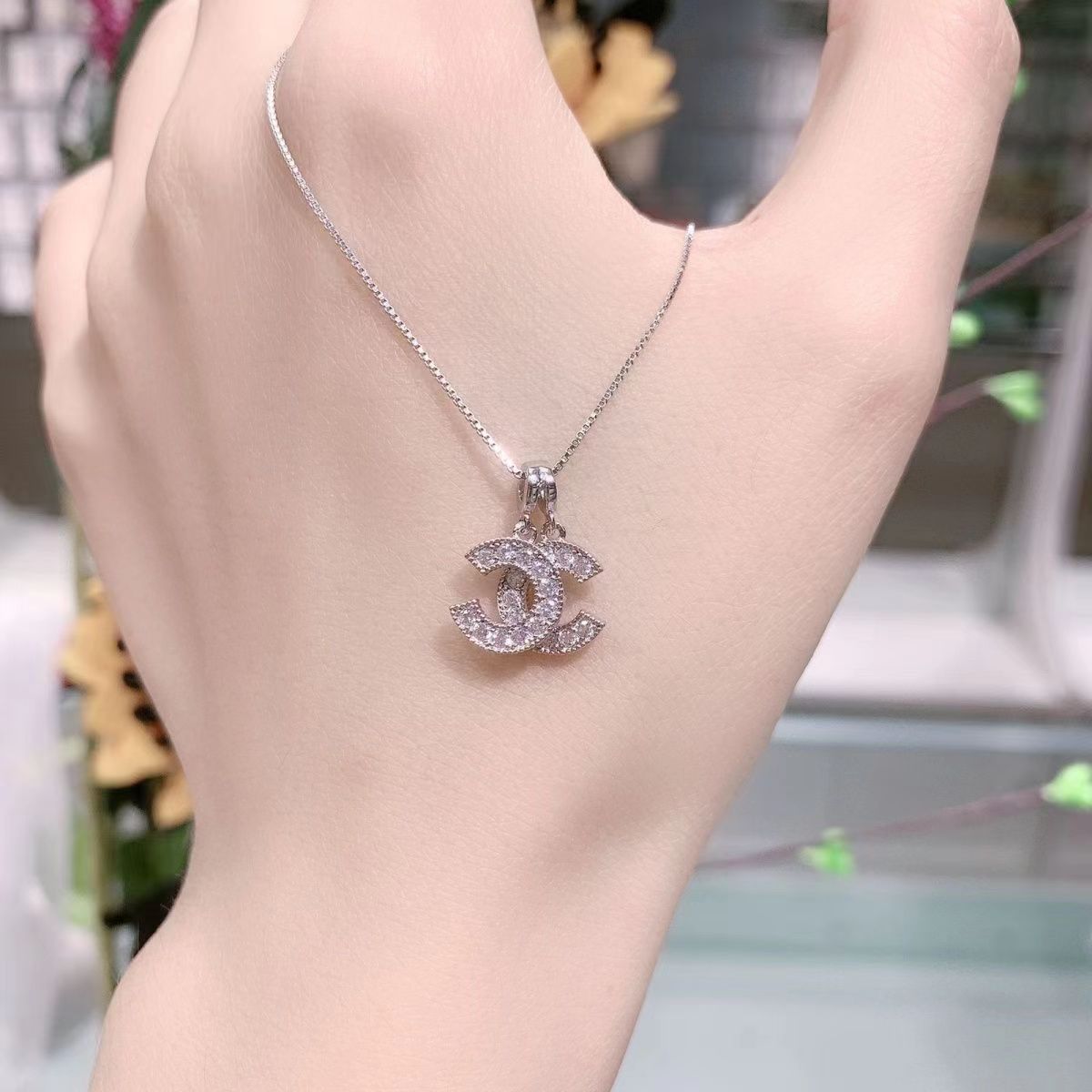 Women Rhinestone Metal Pendant Chain Statement Jewelry Necklace