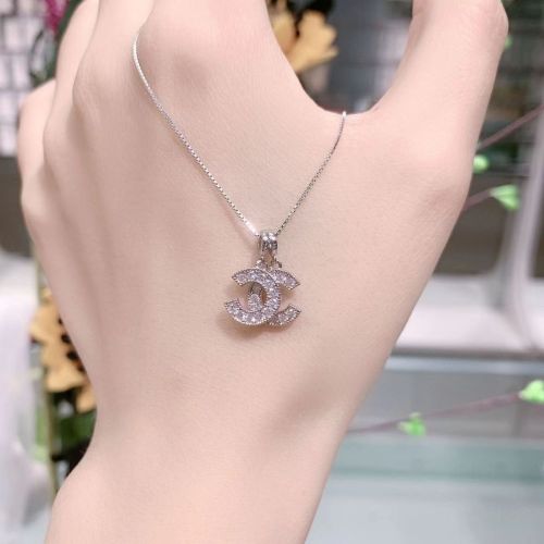 Women Rhinestone Metal Pendant Chain Statement Jewelry  Necklace