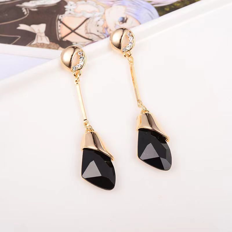 Geometric crystal stud earrings
