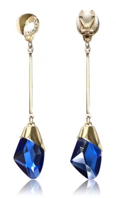 Geometric crystal stud earrings