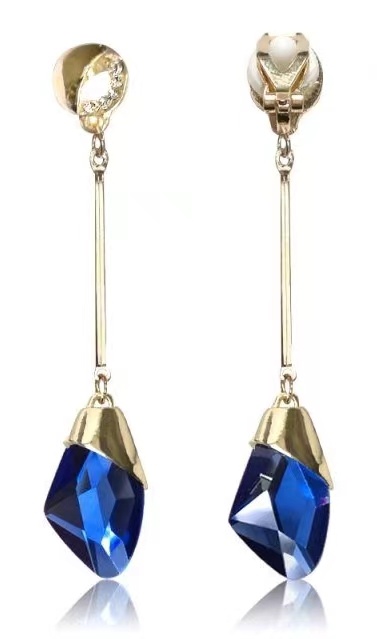 Geometric crystal stud earrings