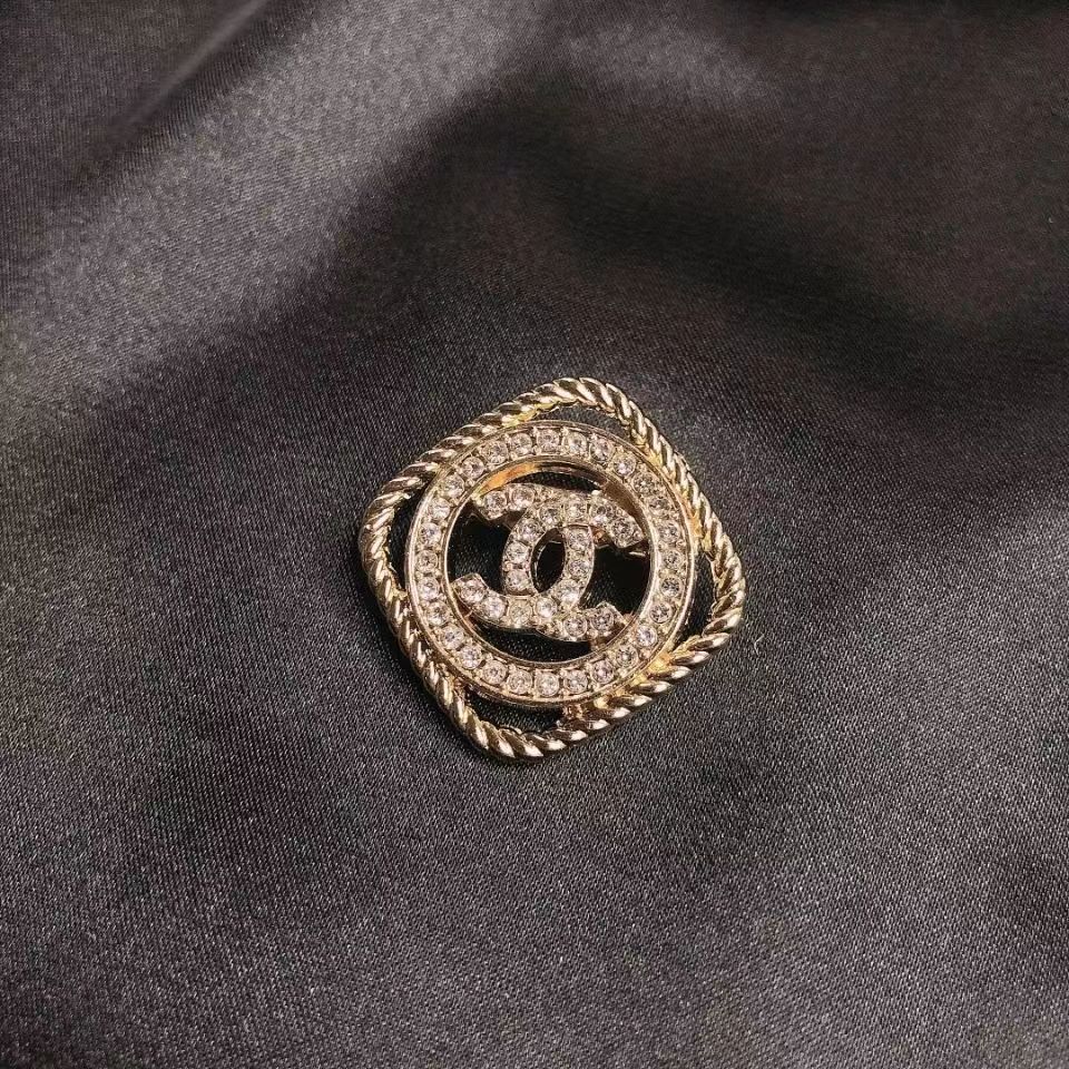 New Full Diamond Brooch Autumn And Winter Jacket Suit Hat Suit Skirt Accessories Fashion
