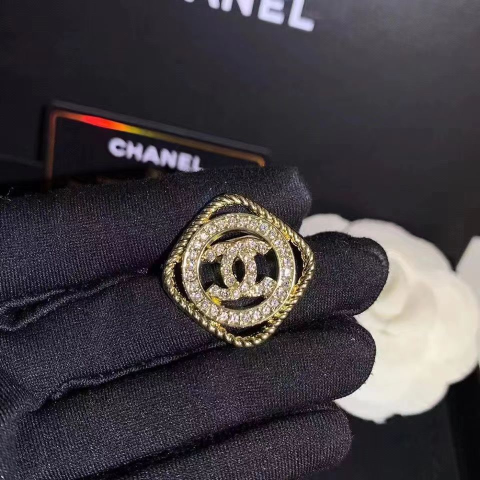 New Full Diamond Brooch Autumn And Winter Jacket Suit Hat Suit Skirt Accessories Fashion
