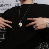 Fashionistas in the Daisy chain sunflower chrysanthemum tide net long sweater chain pendant pendant men and women