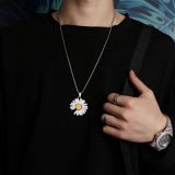 Fashionistas in the Daisy chain sunflower chrysanthemum tide net long sweater chain pendant pendant men and women