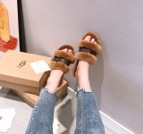 Wool slippers （High quality and have a shoe box）