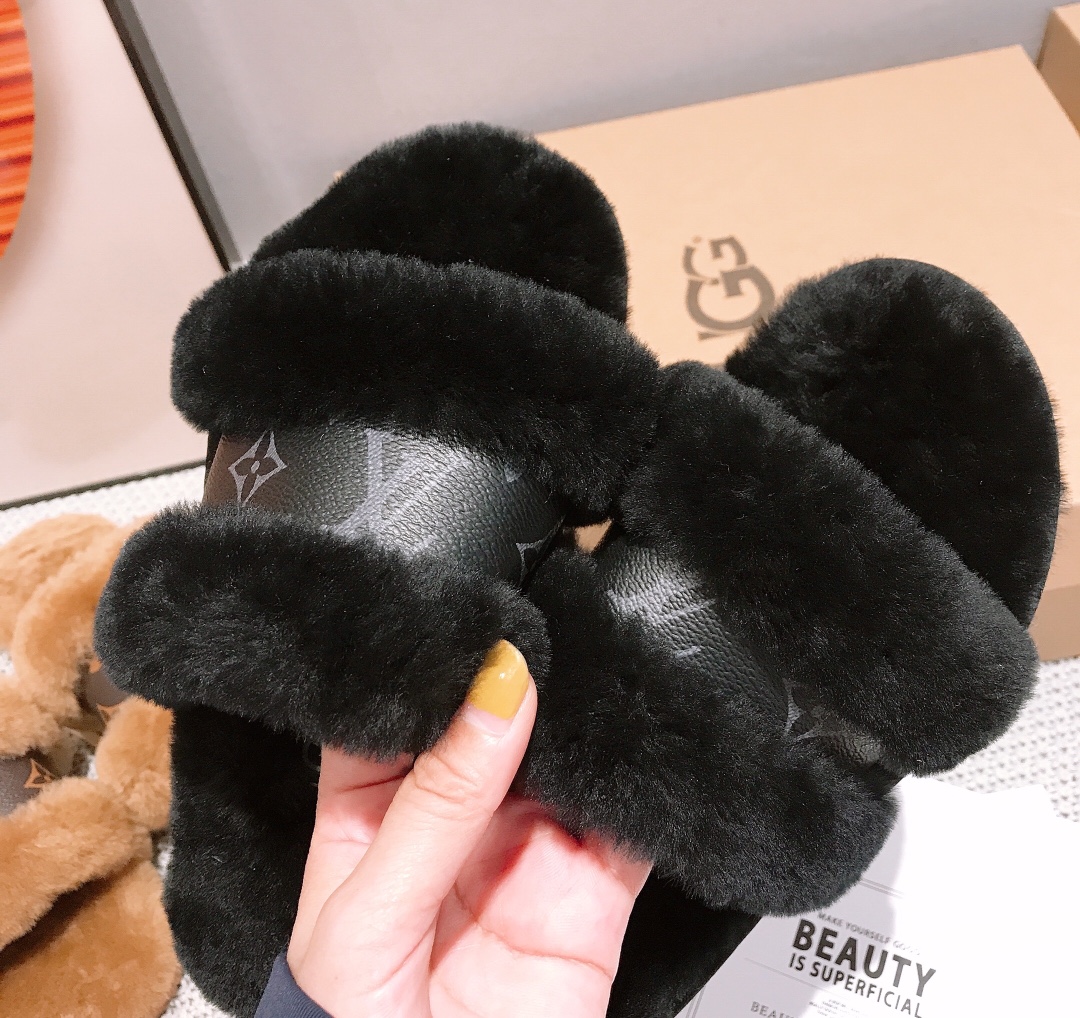 Wool slippers (High quality and have a shoe box)