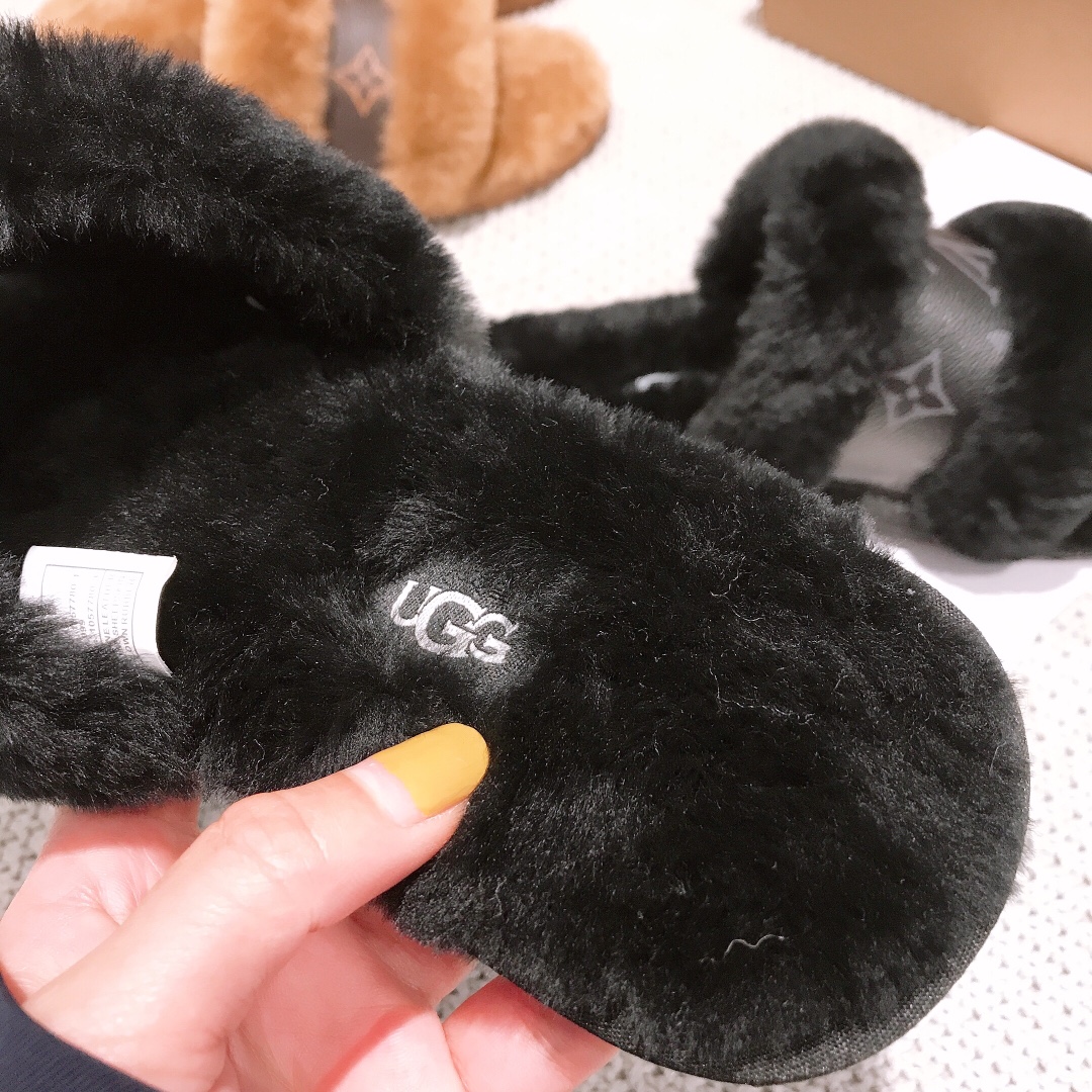 Wool slippers (High quality and have a shoe box)