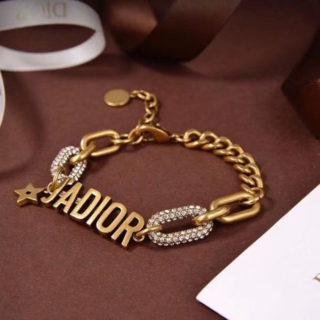 The bee pearl bracelet