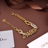 The bee pearl bracelet