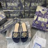 Fashion ladies slippers sandals in summer canvas flat