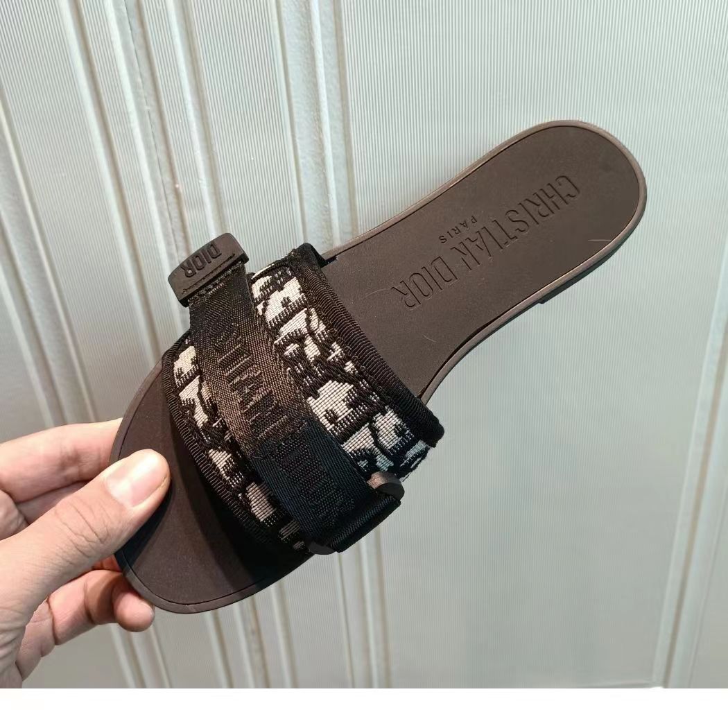 Fashion ladies slippers sandals in summer Velcro( no box)