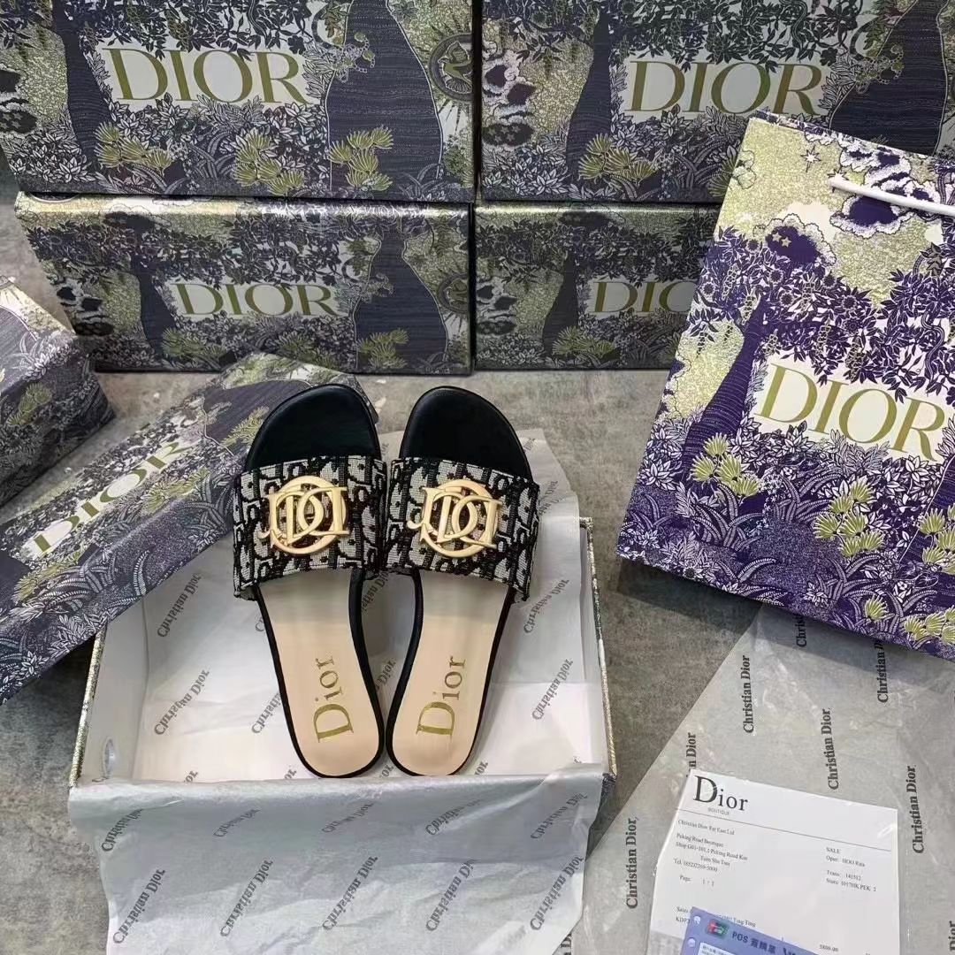 Fashion ladies slippers sandals in summer canvas flat