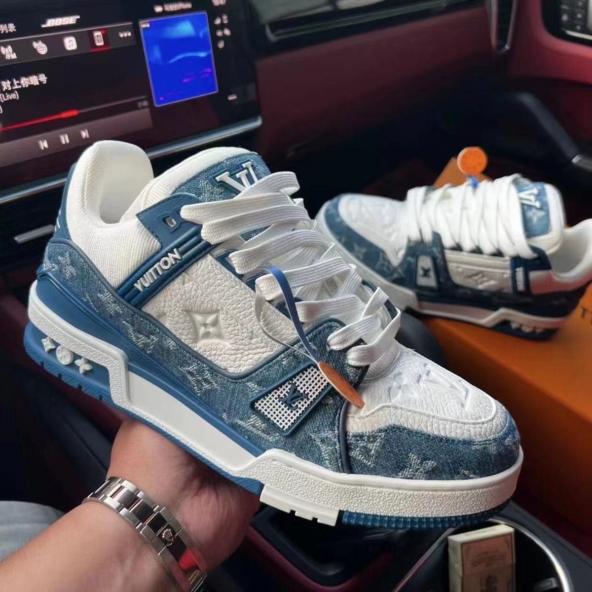 Fashion for men and women sports shoes