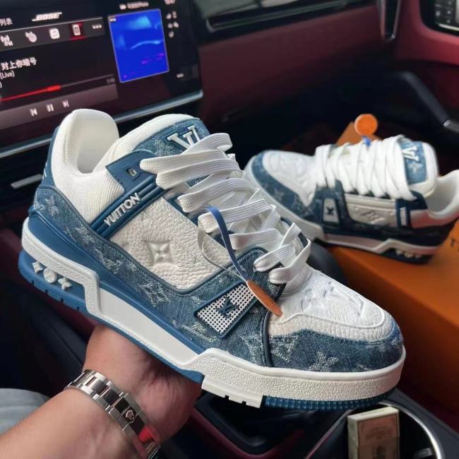 Fashion for men and women sports shoes