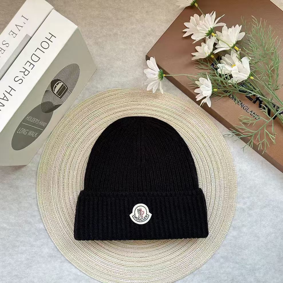 Street Fashion labeling woolen hat autumn and winter wild knitted cold hat men and women
