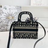 Latest gift box set, fashionable shoulder bag card bag combination, full set of plastic packaging (with box)