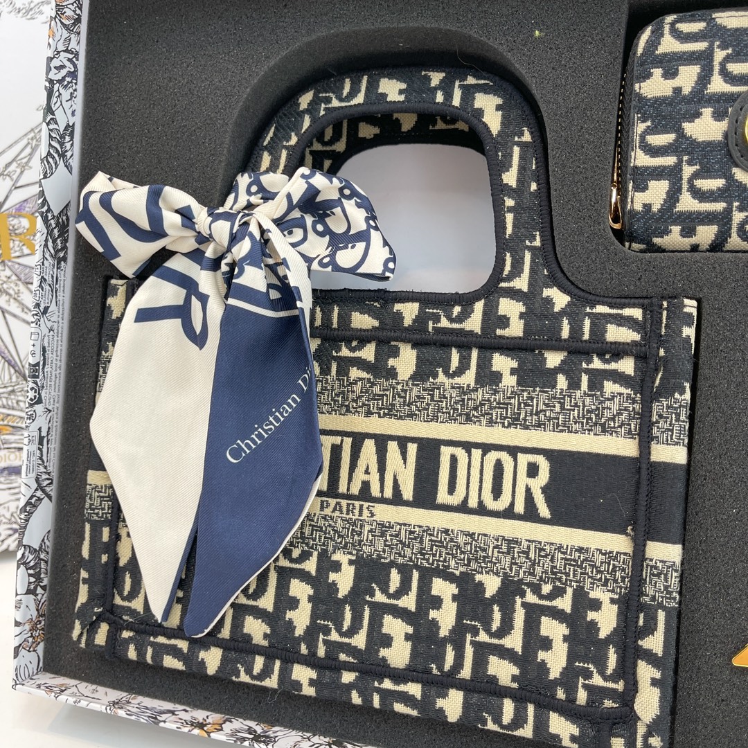 Latest gift box set, fashionable shoulder bag card bag combination, full set of plastic packaging (with box)