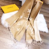 High end rabbit fur scarf shawl with classic four leaf clover pattern, luxurious and elegant, super good hand feel. Wearing it tightly and keeping warm, the scarf woven with it is elegant and luxurious