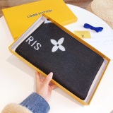 High end rabbit fur scarf shawl with classic four leaf clover pattern, luxurious and elegant, super good hand feel. Wearing it tightly and keeping warm, the scarf woven with it is elegant and luxurious