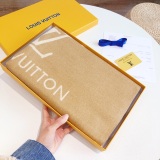 High end rabbit fur scarf shawl with classic four leaf clover pattern, luxurious and elegant, super good hand feel. Wearing it tightly and keeping warm, the scarf woven with it is elegant and luxurious