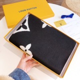 High end rabbit fur scarf shawl with classic four leaf clover pattern, luxurious and elegant, super good hand feel. Wearing it tightly and keeping warm, the scarf woven with it is elegant and luxurious