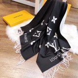 High end rabbit fur scarf shawl with classic four leaf clover pattern, luxurious and elegant, super good hand feel. Wearing it tightly and keeping warm, the scarf woven with it is elegant and luxurious
