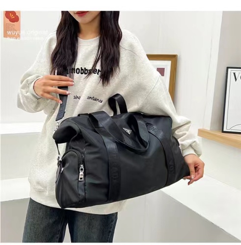Fashionable travel bag