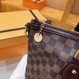 New Women's Bag Fashionable Trendy and Luxurious
