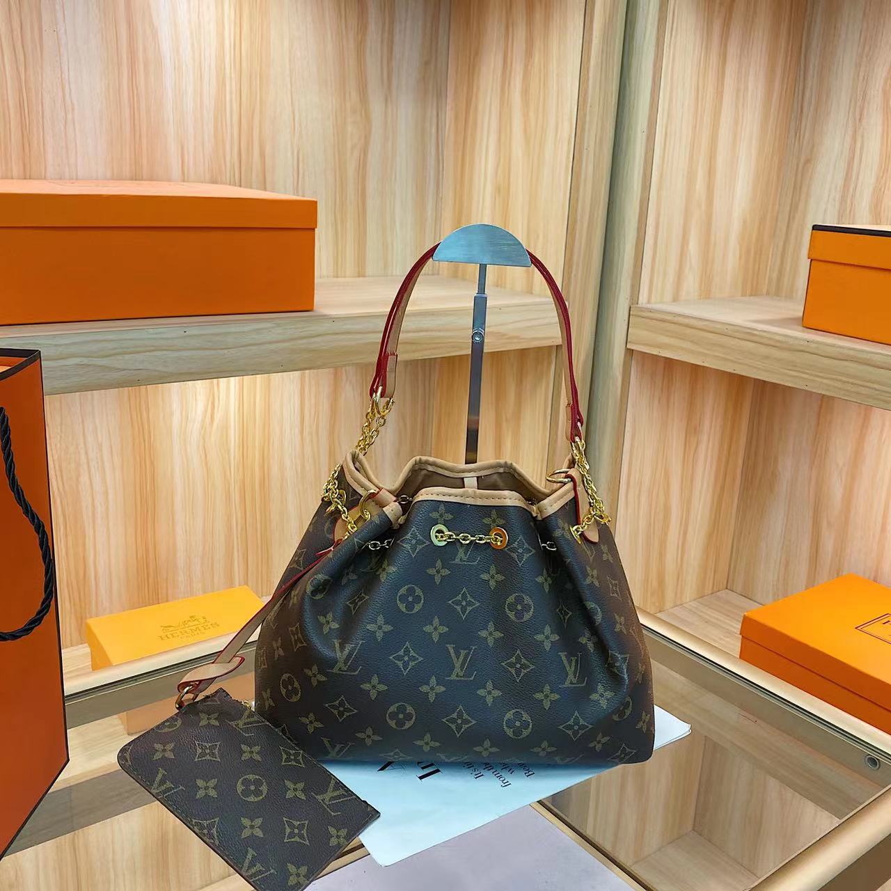 New Women's Bag Fashionable Trendy and Luxurious