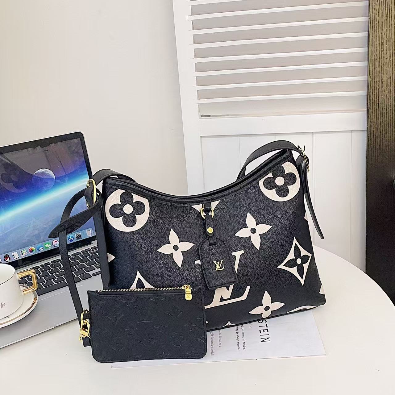 New Women's Bag Fashionable Trendy and Luxurious