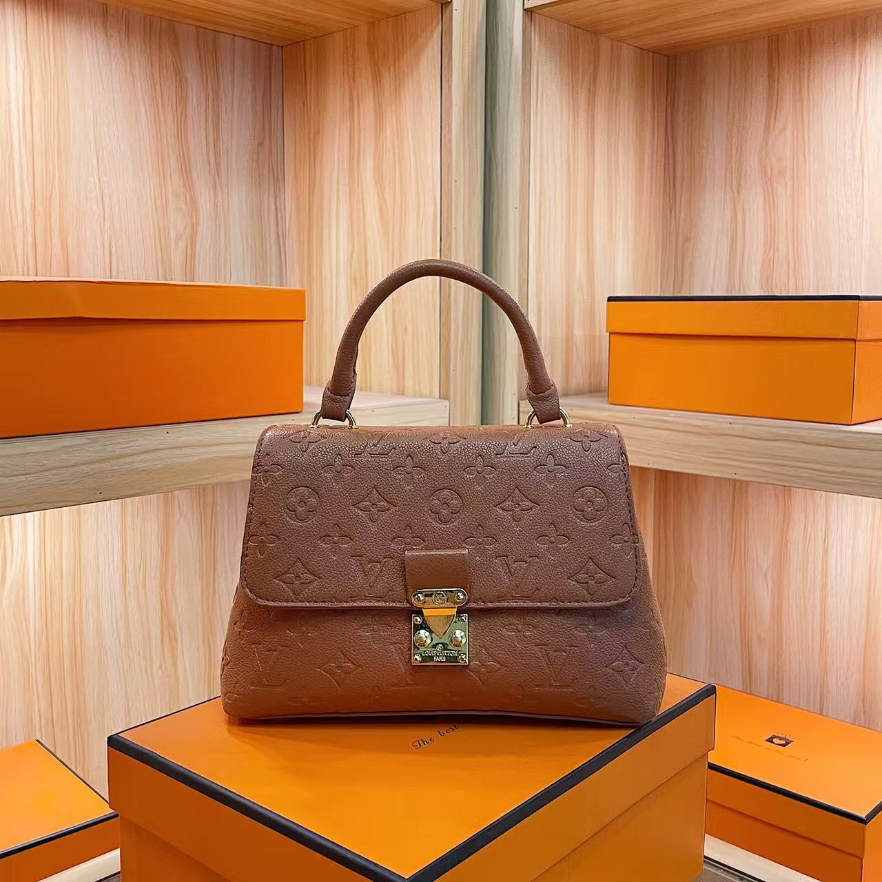 New Women's Bag Fashionable Trendy and Luxurious