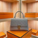 New Women's Bag Fashionable Trendy and Luxurious